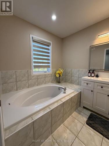 5986 Long Valley Road, Mississauga, ON - Indoor Photo Showing Bathroom