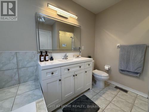 5986 Long Valley Road, Mississauga, ON - Indoor Photo Showing Bathroom