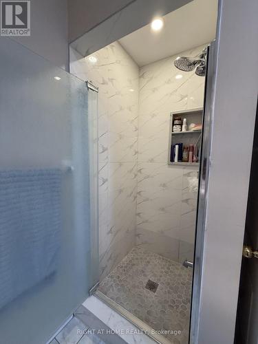 5986 Long Valley Road, Mississauga, ON - Indoor Photo Showing Bathroom