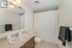 2nd Upper Bathroom - 4-Piece - 