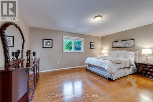 1451 Ravensmoor Crescent, Mississauga, ON - Indoor Photo Showing Bedroom