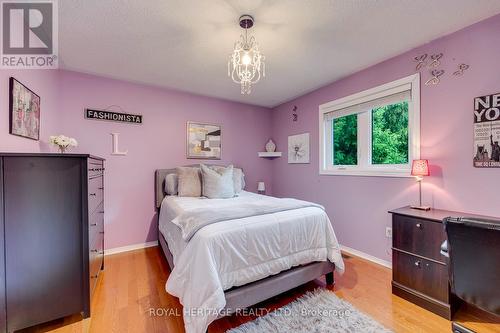 1451 Ravensmoor Crescent, Mississauga, ON - Indoor Photo Showing Bedroom