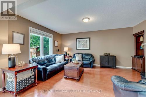 1451 Ravensmoor Crescent, Mississauga, ON - Indoor Photo Showing Living Room