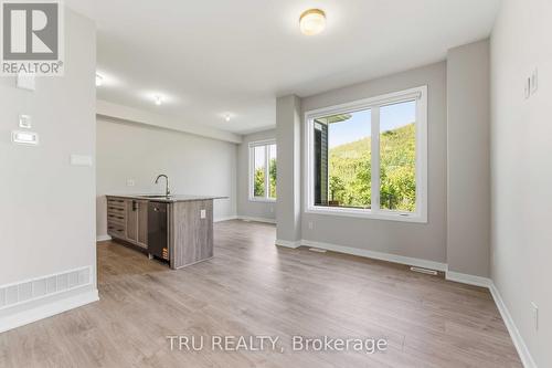 706 Expansion Road, Ottawa, ON - Indoor Photo Showing Other Room