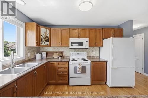 33 Jane Street, West Lincoln, ON - Indoor Photo Showing Kitchen With Double Sink