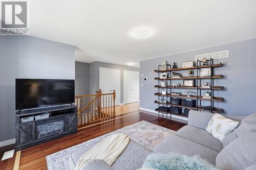 33 Jane Street, West Lincoln, ON - Indoor Photo Showing Living Room