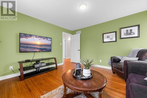 166 Lakeshore Road, St. Catharines (Vine/Linwell), ON - Indoor Photo Showing Living Room