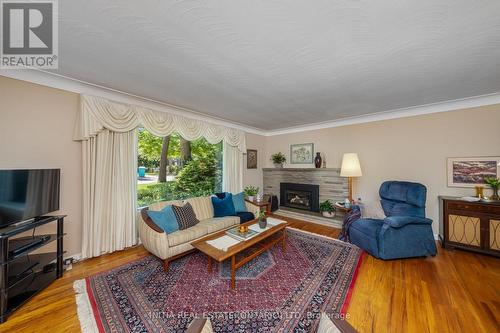 1732 Rutherglen Close, Sarnia, ON - Indoor Photo Showing Living Room With Fireplace