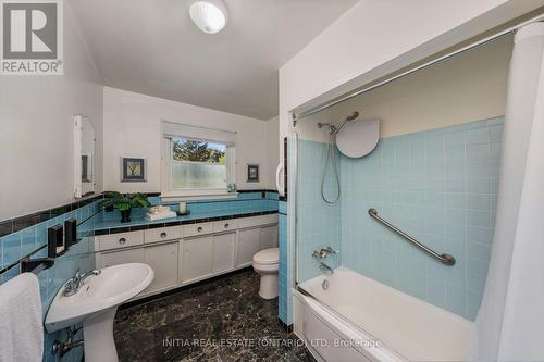 1732 Rutherglen Close, Sarnia, ON - Indoor Photo Showing Bathroom