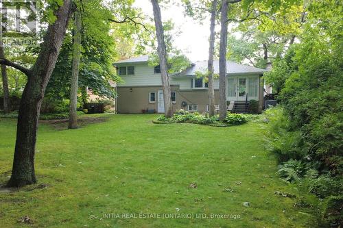View of center backyard looking towards the home - 1732 Rutherglen Close, Sarnia, ON - Outdoor