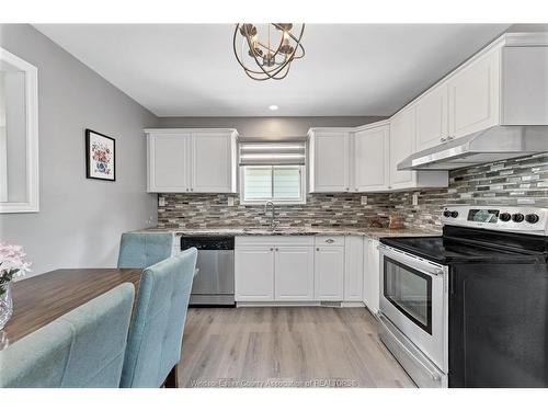 1721 Glendale, Windsor, ON - Indoor Photo Showing Kitchen With Upgraded Kitchen