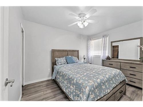 1721 Glendale, Windsor, ON - Indoor Photo Showing Bedroom