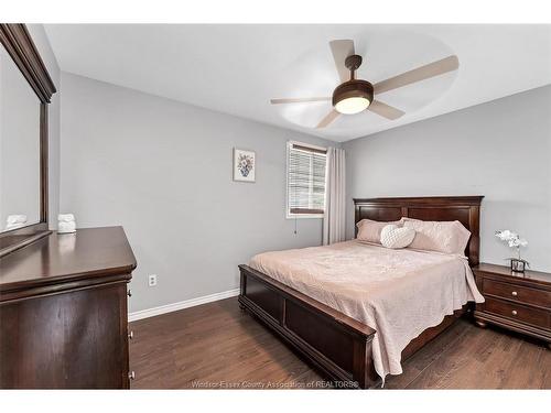 1721 Glendale, Windsor, ON - Indoor Photo Showing Bedroom