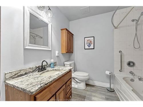 1721 Glendale, Windsor, ON - Indoor Photo Showing Bathroom