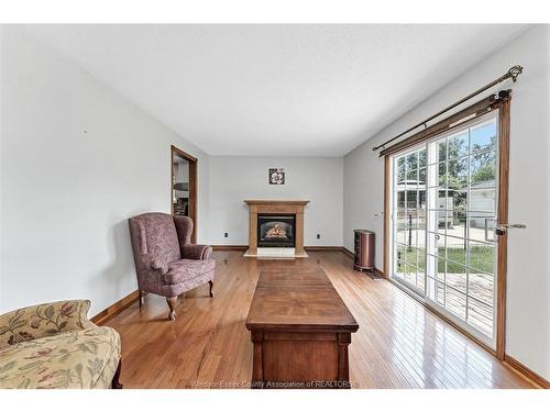1721 Glendale, Windsor, ON - Indoor Photo Showing Living Room With Fireplace