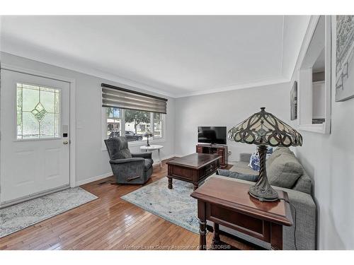 1721 Glendale, Windsor, ON - Indoor Photo Showing Living Room