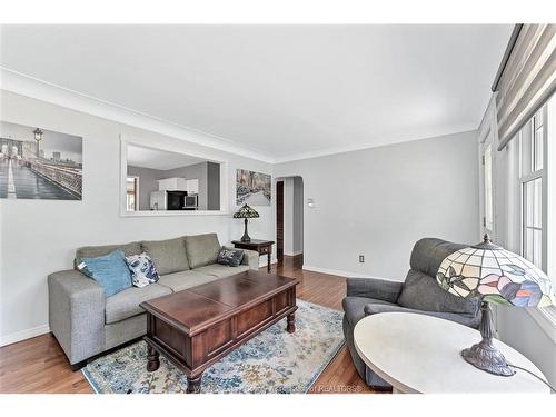 1721 Glendale, Windsor, ON - Indoor Photo Showing Living Room