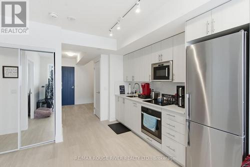 2321 - 2545 Simcoe Street N, Oshawa (Windfields), ON - Indoor Photo Showing Kitchen With Stainless Steel Kitchen