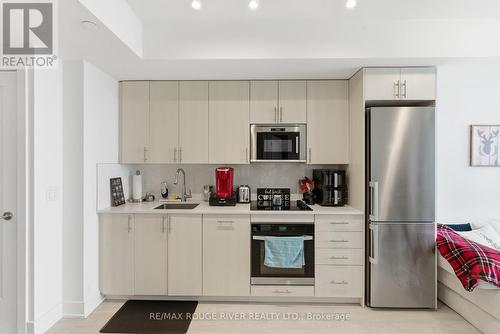 2321 - 2545 Simcoe Street N, Oshawa (Windfields), ON - Indoor Photo Showing Kitchen With Stainless Steel Kitchen