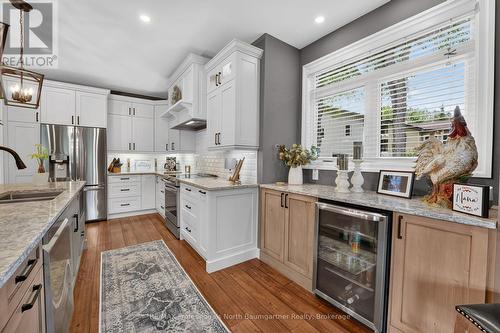 5 Ploughshare Court, Dysart Et Al (Dysart), ON - Indoor Photo Showing Kitchen With Double Sink With Upgraded Kitchen