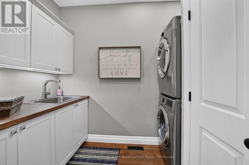 5 Ploughshare Court, Dysart Et Al (Dysart), ON - Indoor Photo Showing Laundry Room