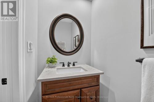 5 Ploughshare Court, Dysart Et Al (Dysart), ON - Indoor Photo Showing Bathroom
