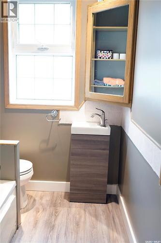 394 2Nd Street, Shaunavon, SK - Indoor Photo Showing Bathroom