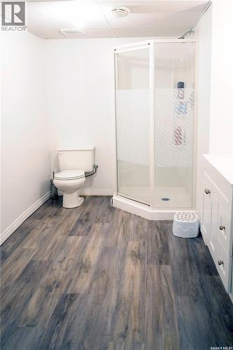 394 2Nd Street, Shaunavon, SK - Indoor Photo Showing Bathroom