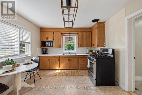 8624 Glendon Drive, Strathroy-Caradoc (Mount Brydges), ON - Indoor Photo Showing Kitchen With Double Sink