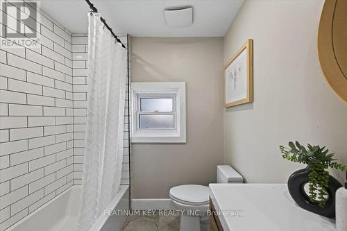 8624 Glendon Drive, Strathroy-Caradoc (Mount Brydges), ON - Indoor Photo Showing Bathroom