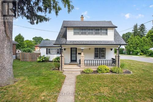 8624 Glendon Drive, Strathroy-Caradoc (Mount Brydges), ON - Outdoor With Deck Patio Veranda With Facade