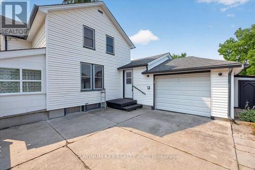 8624 Glendon Drive, Strathroy-Caradoc (Mount Brydges), ON - Outdoor With Exterior
