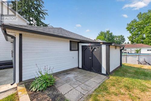 8624 Glendon Drive, Strathroy-Caradoc (Mount Brydges), ON - Outdoor With Exterior