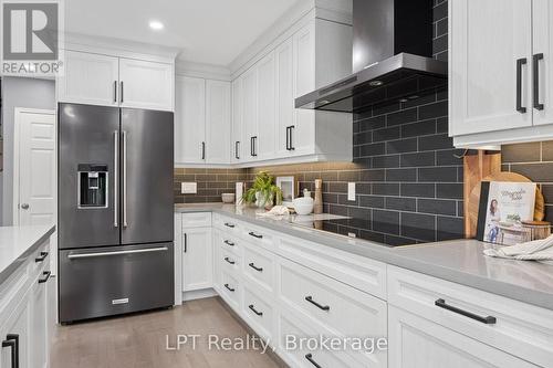 178 Sandringham Drive, Clarington (Courtice), ON - Indoor Photo Showing Kitchen With Upgraded Kitchen