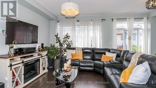 6 - 172 Parkinson Crescent, Orangeville, ON - Indoor Photo Showing Living Room
