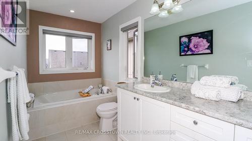 6 - 172 Parkinson Crescent, Orangeville, ON - Indoor Photo Showing Bathroom