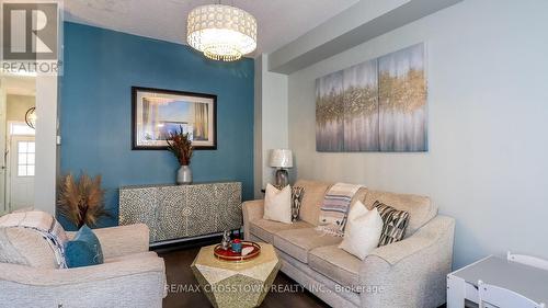 6 - 172 Parkinson Crescent, Orangeville, ON - Indoor Photo Showing Living Room
