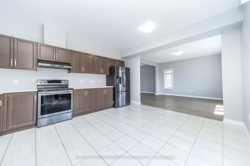 184 Bethune Avenue, Welland, ON - Indoor Photo Showing Kitchen