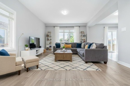 184 Bethune Avenue, Welland, ON - Indoor Photo Showing Living Room