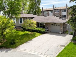 2094 Water's Edge Drive Oakville, ON L6L 1A4