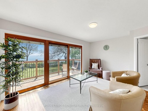2094 Water'S Edge Drive, Oakville, ON - Indoor Photo Showing Living Room