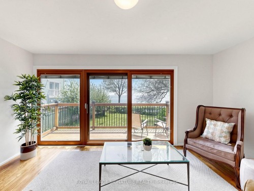 2094 Water'S Edge Drive, Oakville, ON - Indoor Photo Showing Living Room