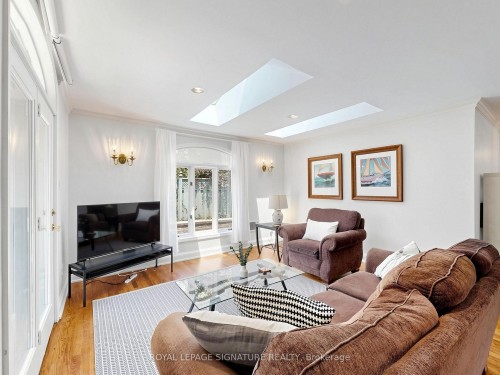 2094 Water'S Edge Drive, Oakville, ON - Indoor Photo Showing Living Room