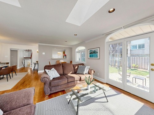 2094 Water'S Edge Drive, Oakville, ON - Indoor Photo Showing Living Room