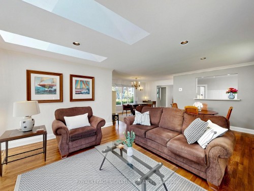 2094 Water'S Edge Drive, Oakville, ON - Indoor Photo Showing Living Room