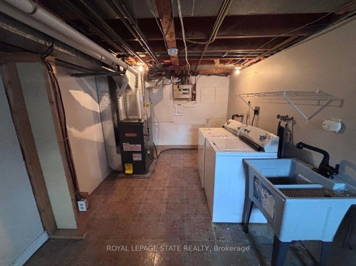 304-5 Viking Court, Grimsby, ON - Indoor Photo Showing Laundry Room