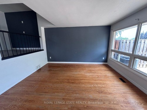 304-5 Viking Court, Grimsby, ON - Indoor Photo Showing Other Room
