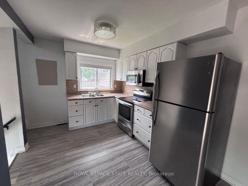 304-5 Viking Court, Grimsby, ON - Indoor Photo Showing Kitchen With Double Sink