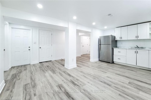 265 West 19Th Street, Hamilton, ON - Indoor Photo Showing Kitchen