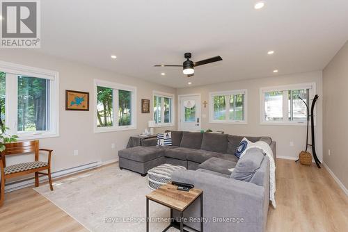 159 Morgan Road, East Ferris, ON - Indoor Photo Showing Living Room